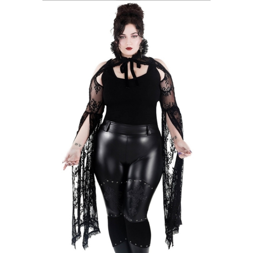 Elegant Black Lace Capelet - Picture 5 of 10